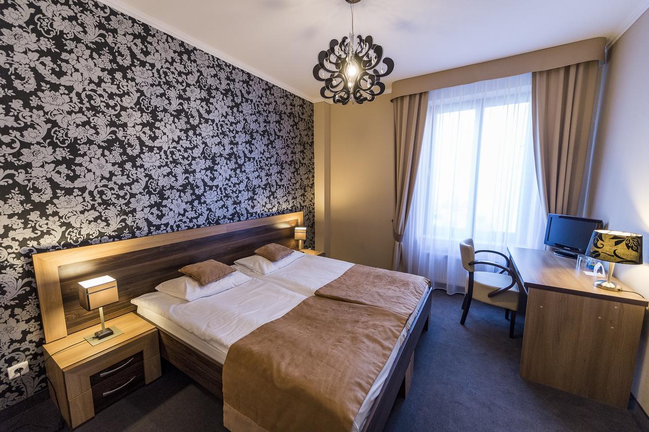 لوبان Hotel Restauracja Teczowa المظهر الخارجي الصورة